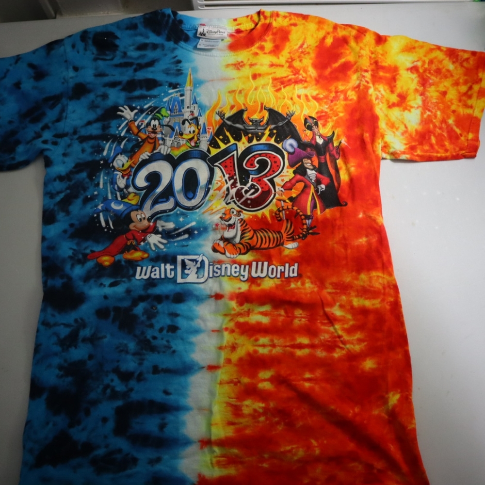 Walt Disney World 2013 Good Vs Evil Villains Tie Dye T-Shirt M Authentic
